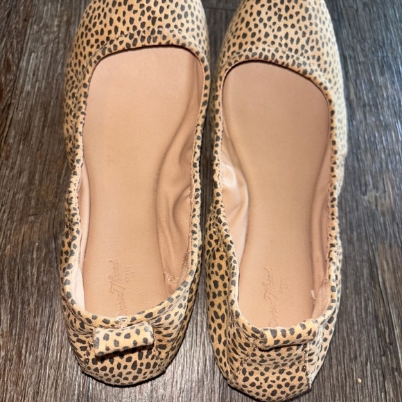 Universal thread size 7 animal print ballet flats - Picture 7 of 7